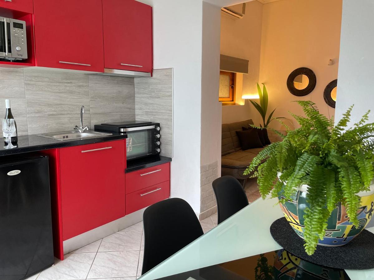 Del Sol Suites 斯基亚索斯镇 外观 照片