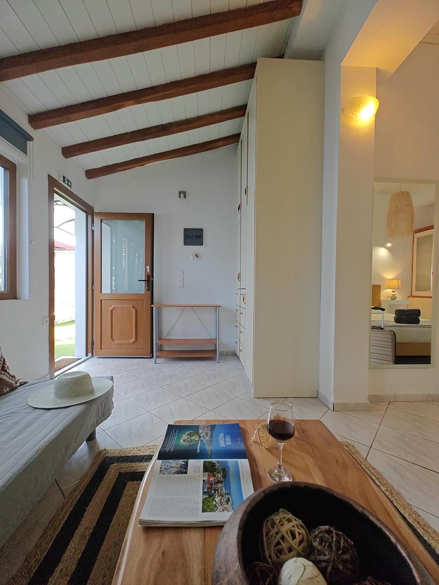 Del Sol Suites 斯基亚索斯镇 外观 照片