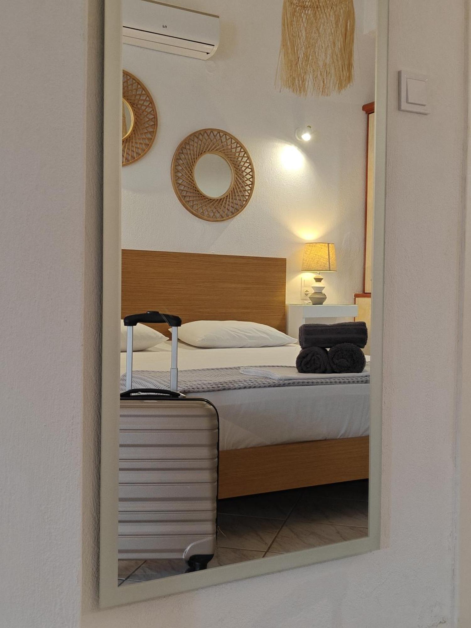 Del Sol Suites 斯基亚索斯镇 外观 照片