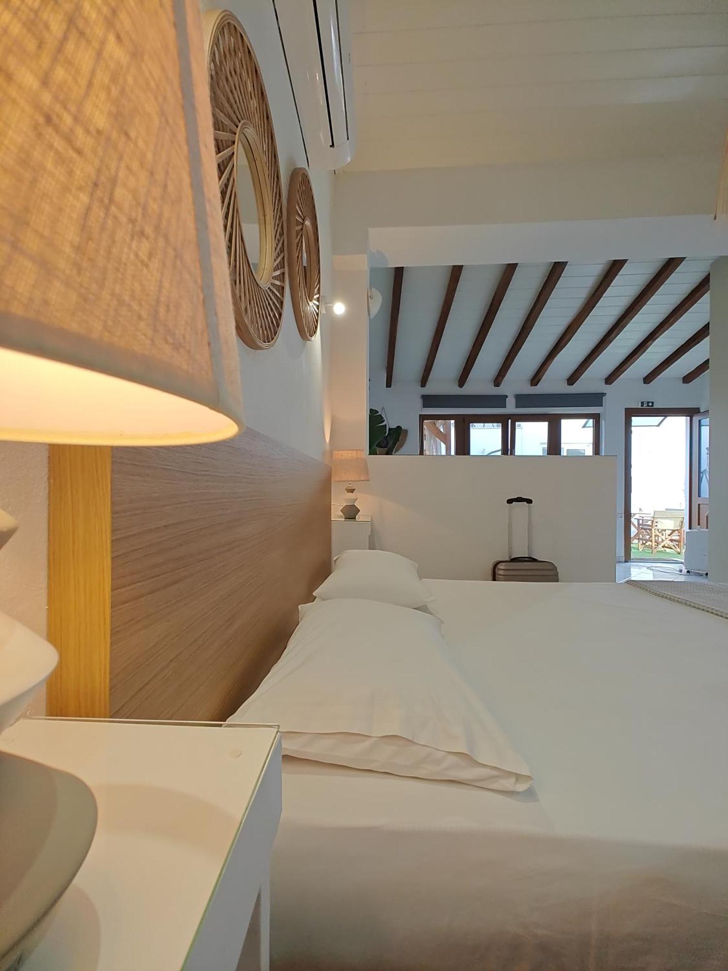 Del Sol Suites 斯基亚索斯镇 外观 照片