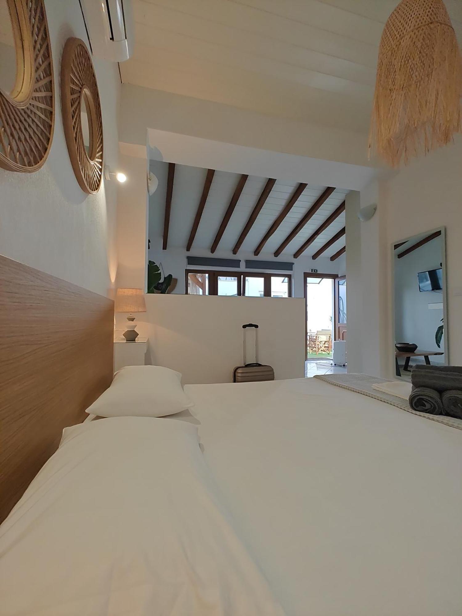 Del Sol Suites 斯基亚索斯镇 外观 照片